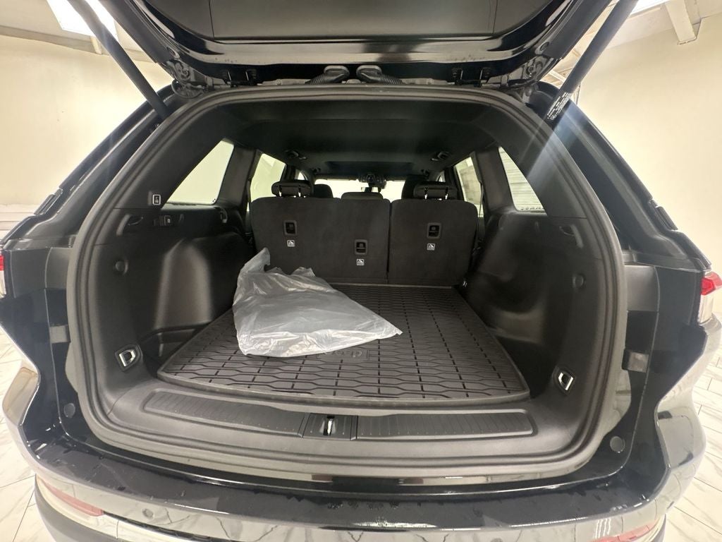 2026 Jeep Grand Cherokee Laredo X