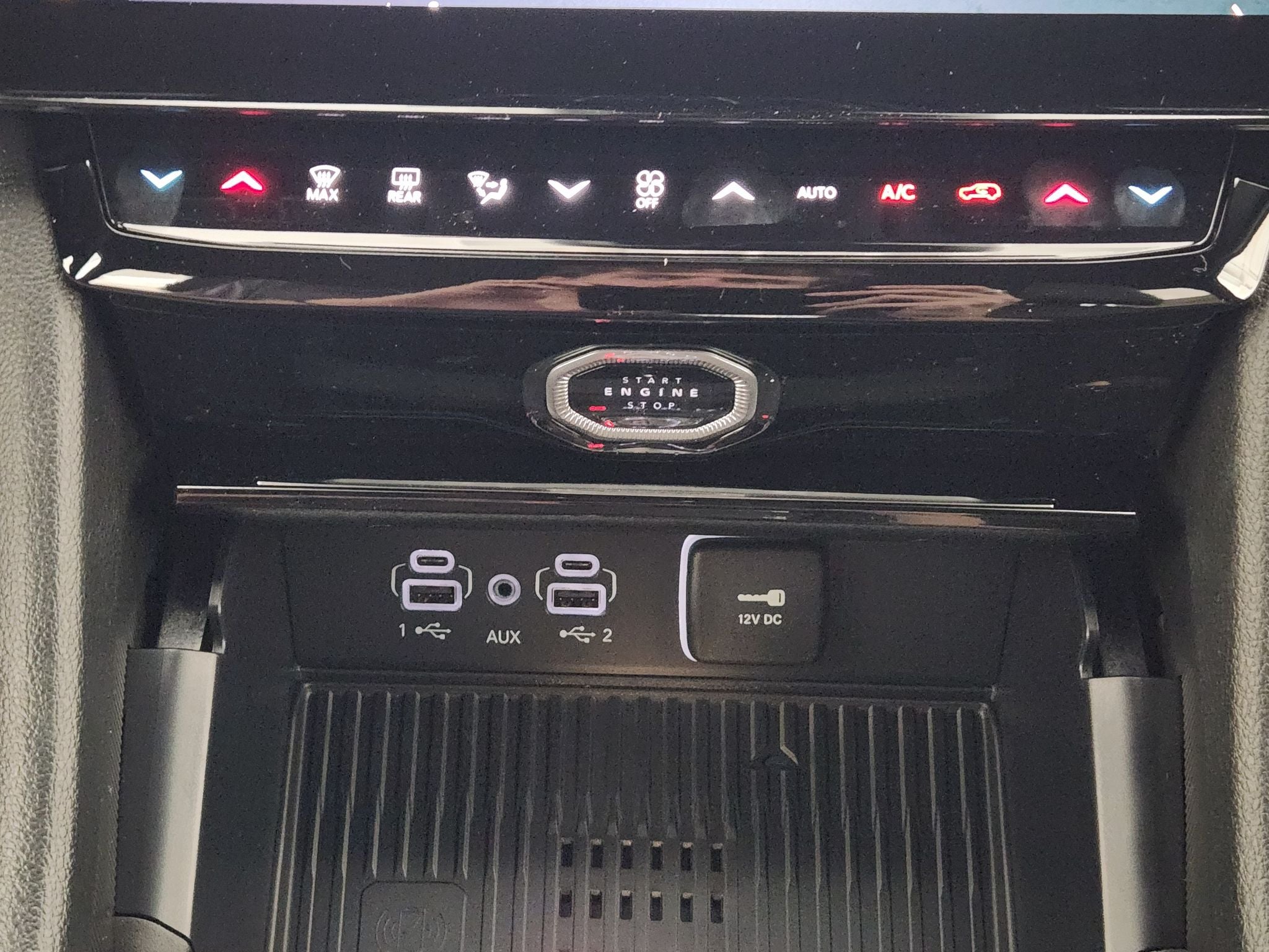 2027 Jeep Grand Cherokee Laredo Altitude