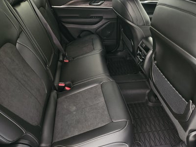 2027 Jeep Grand Cherokee Laredo Altitude