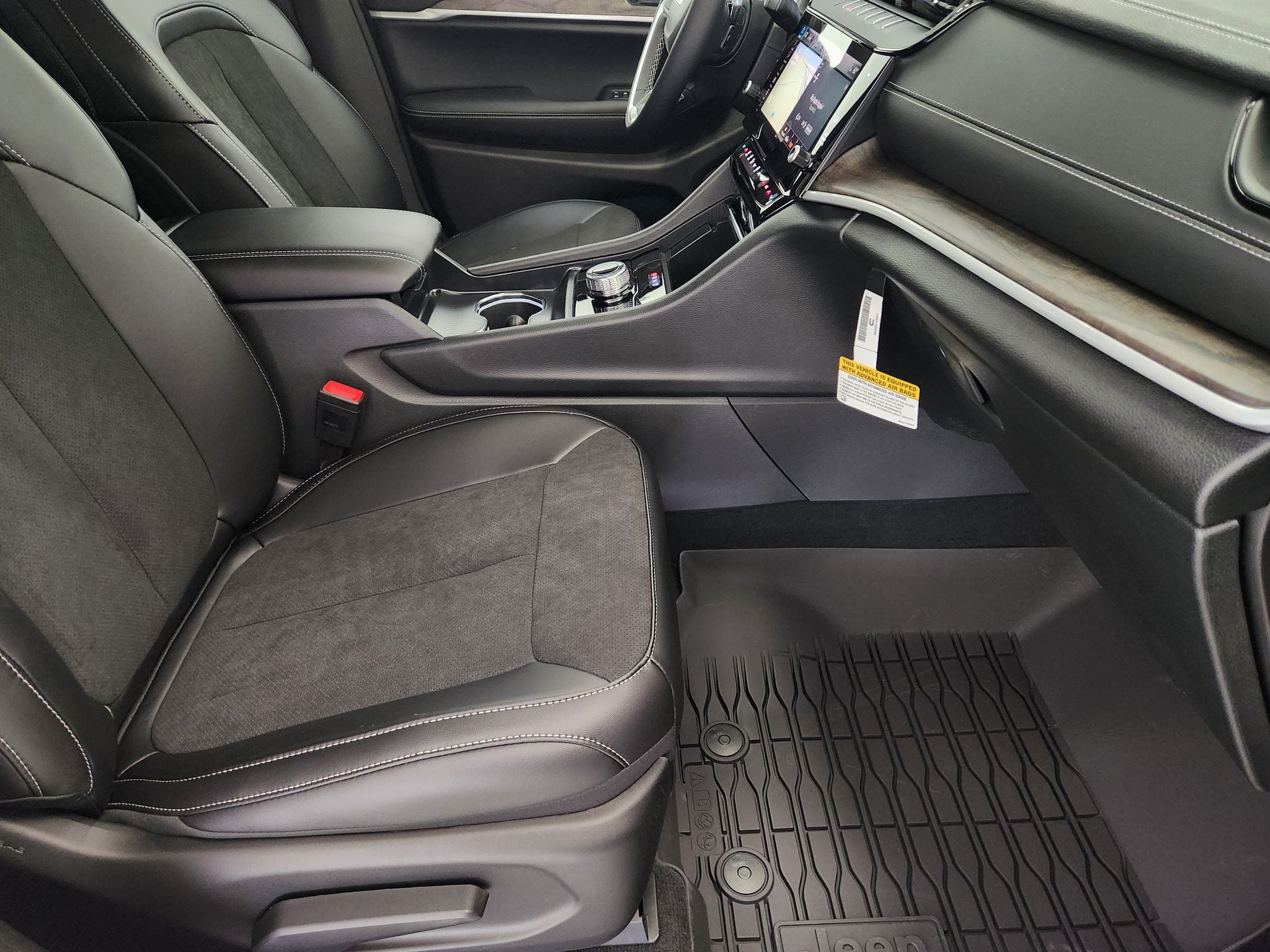 2027 Jeep Grand Cherokee Laredo Altitude