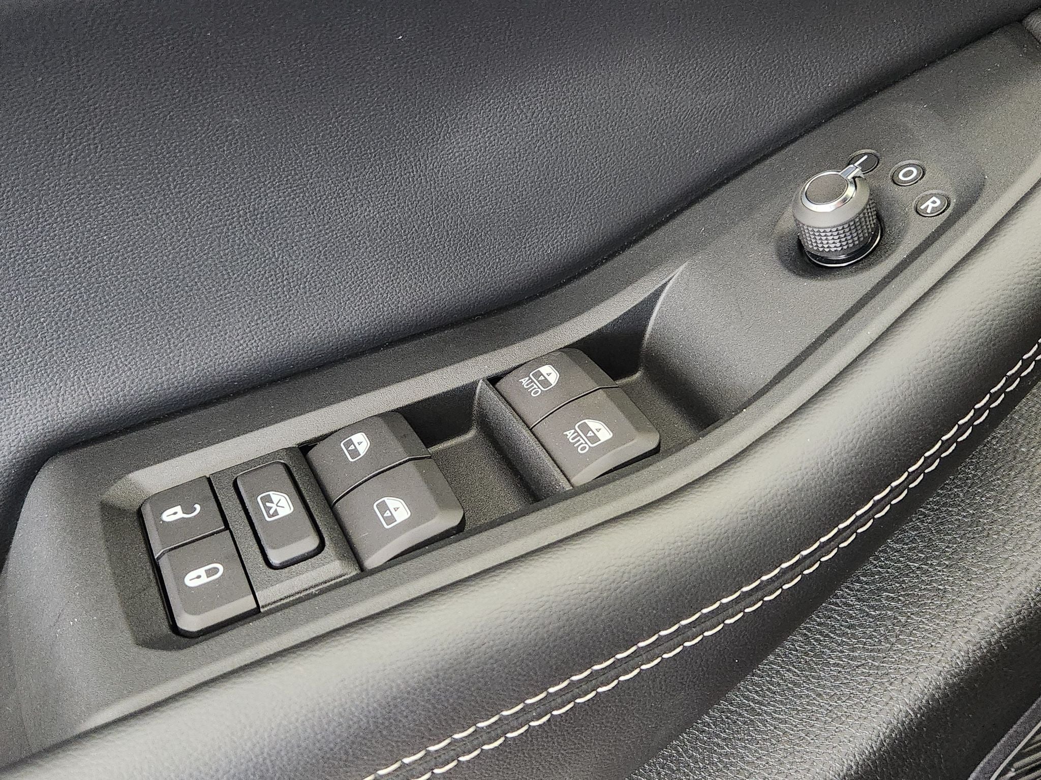 2027 Jeep Grand Cherokee Laredo Altitude