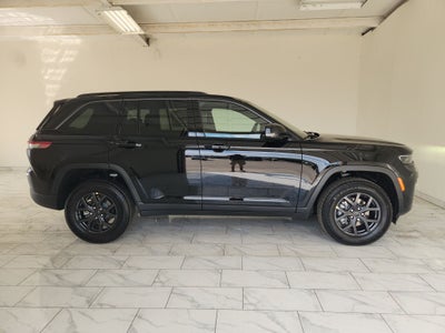 2027 Jeep Grand Cherokee Laredo Altitude