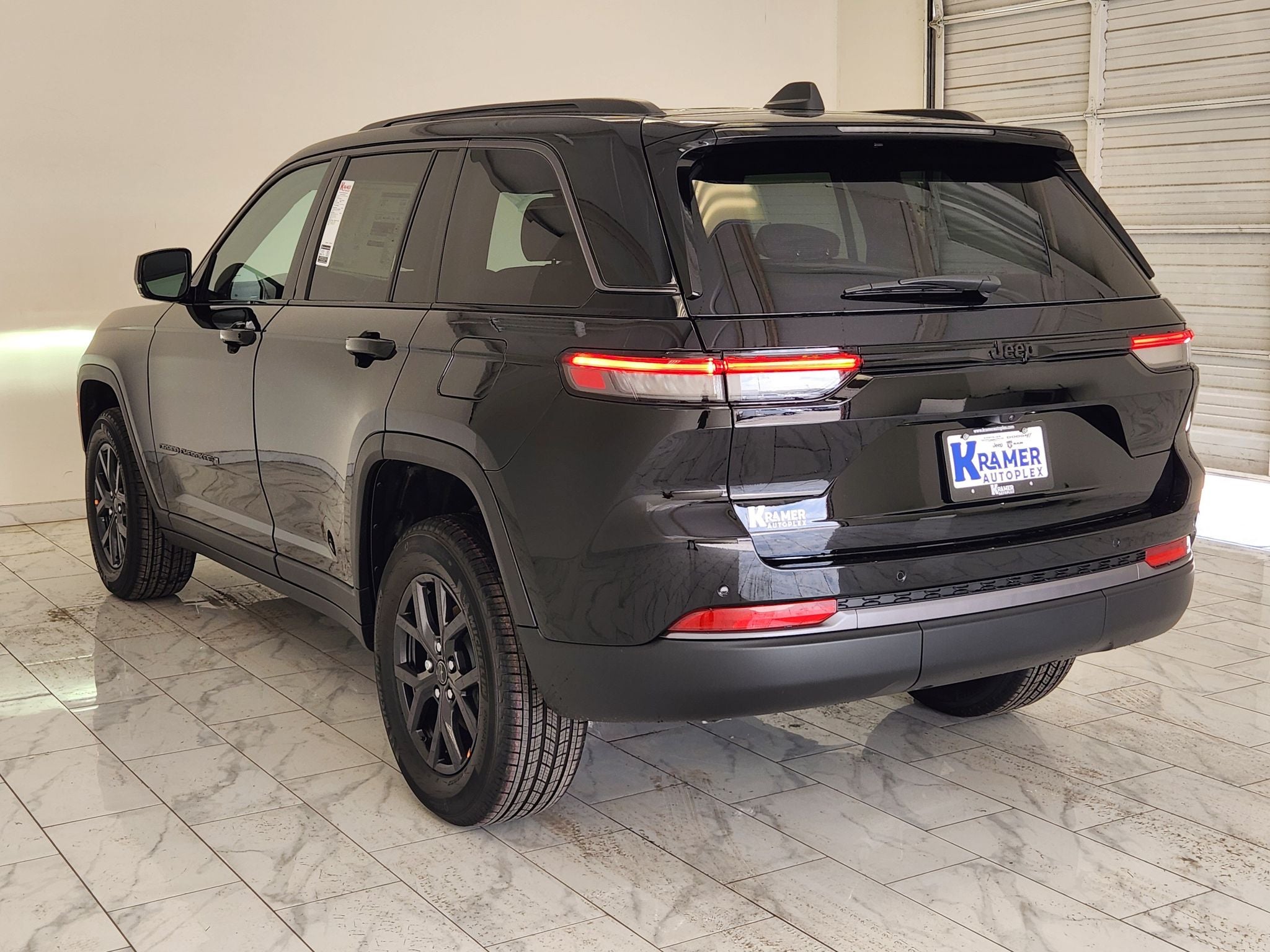 2027 Jeep Grand Cherokee Laredo Altitude