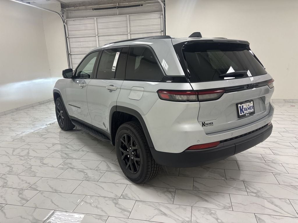2026 Jeep Grand Cherokee Laredo Altitude