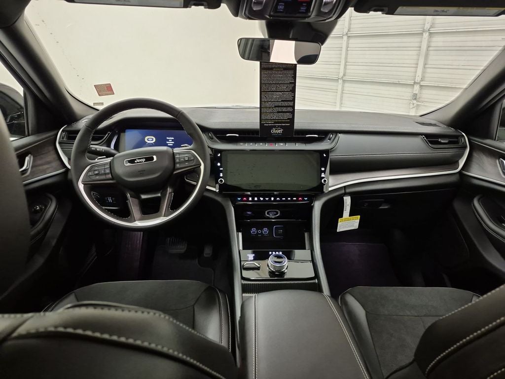 2026 Jeep Grand Cherokee Laredo Altitude