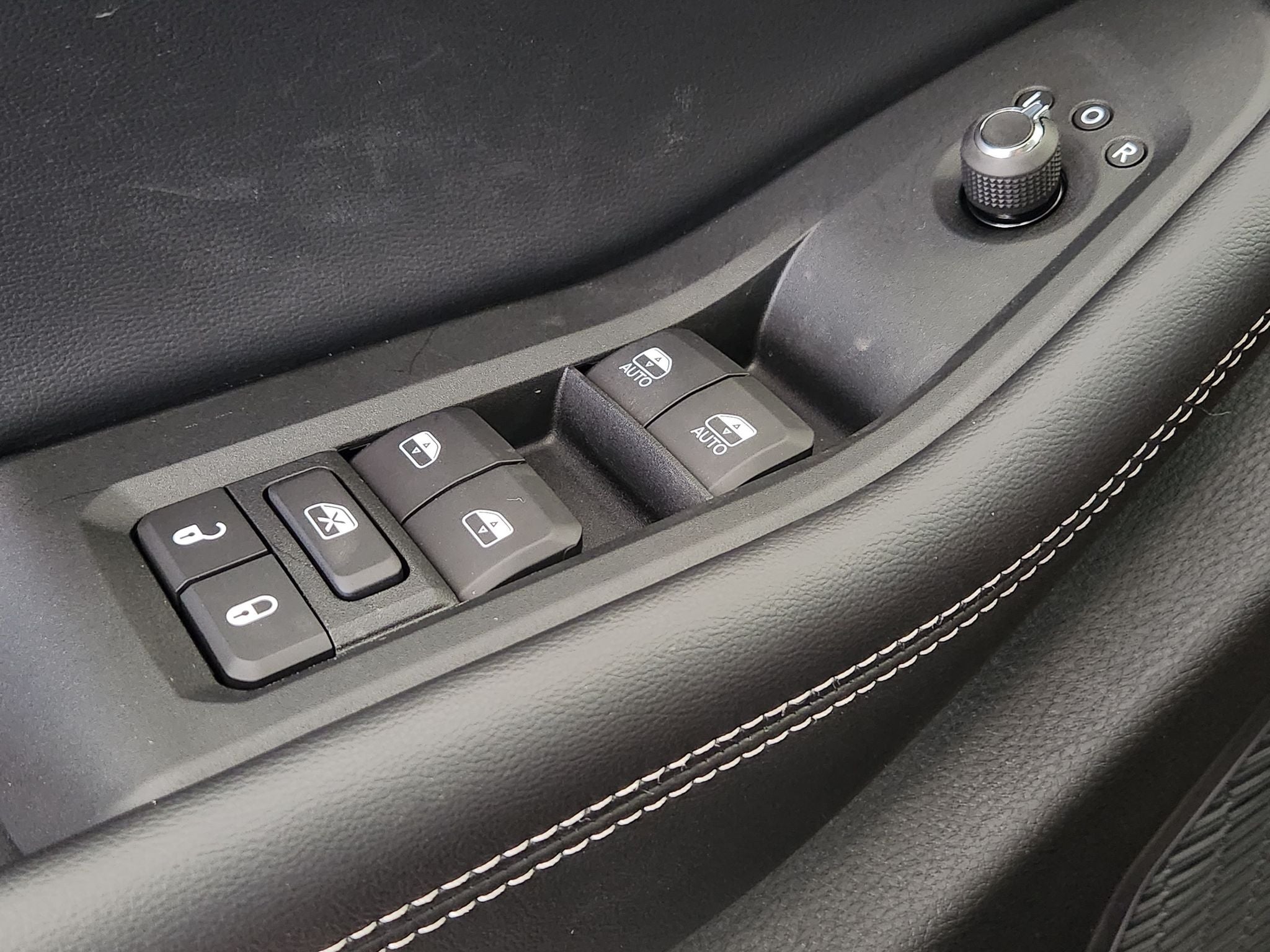 2027 Jeep Grand Cherokee Laredo Altitude