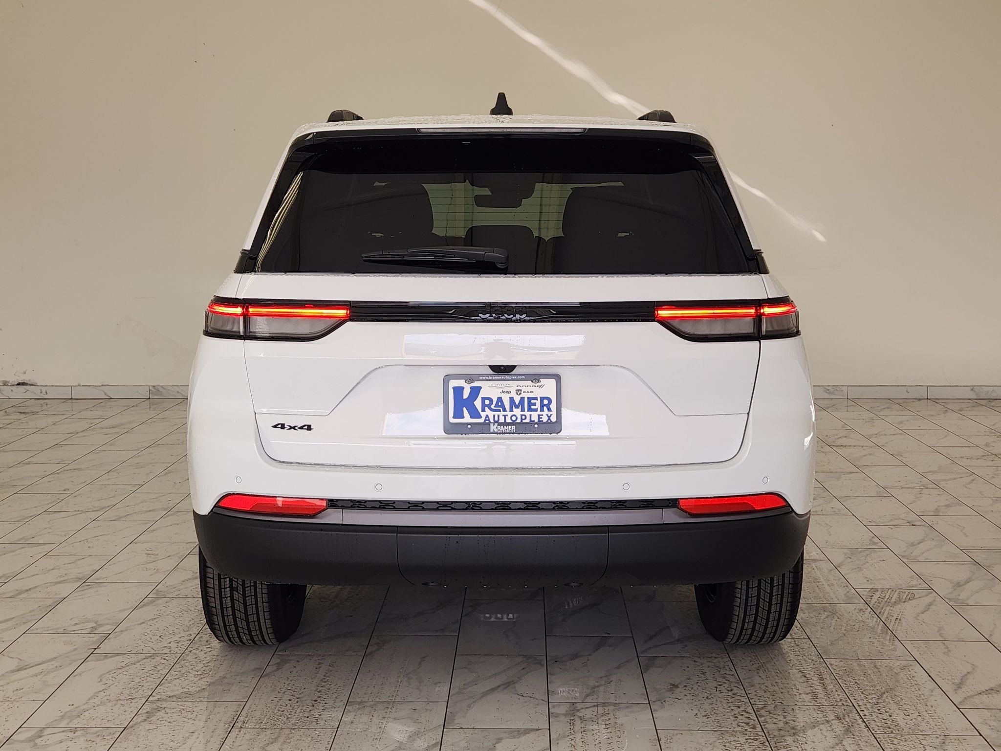 2027 Jeep Grand Cherokee Laredo Altitude