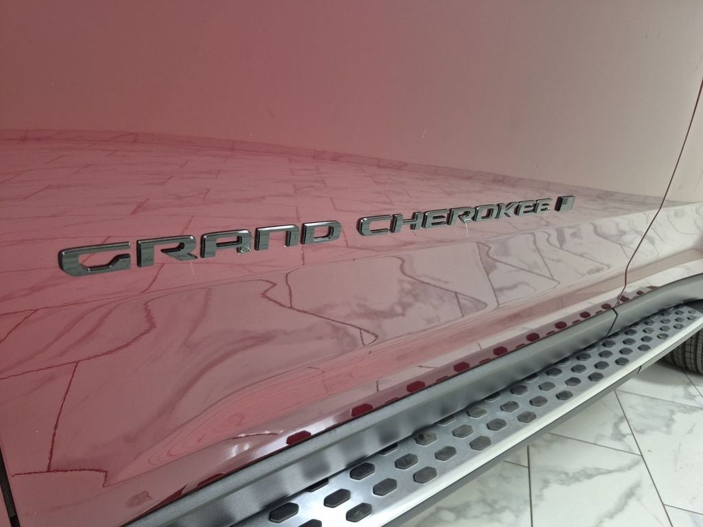 2026 Jeep Grand Cherokee Laredo Altitude