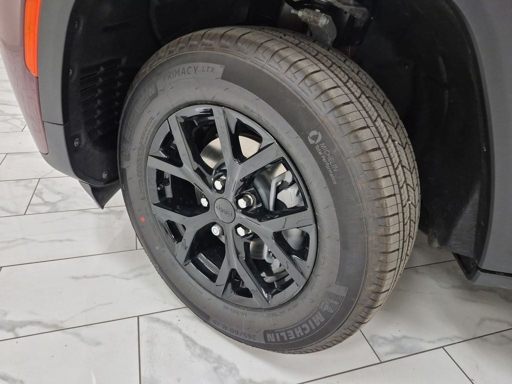 2026 Jeep Grand Cherokee Laredo Altitude