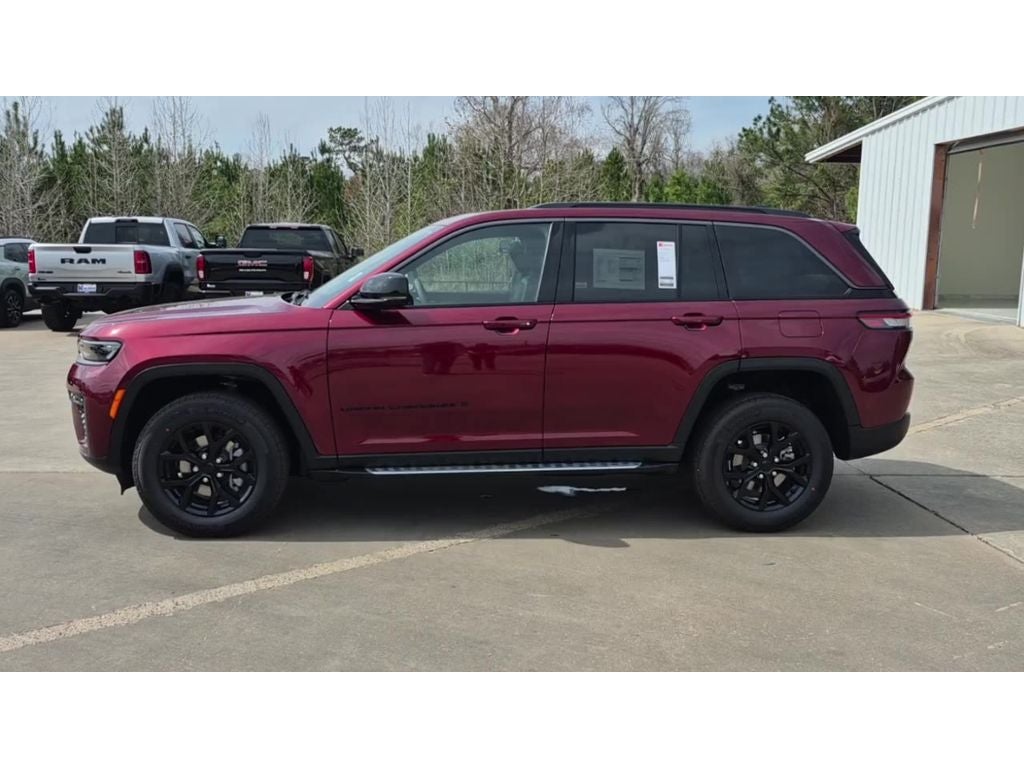 2026 Jeep Grand Cherokee Laredo Altitude