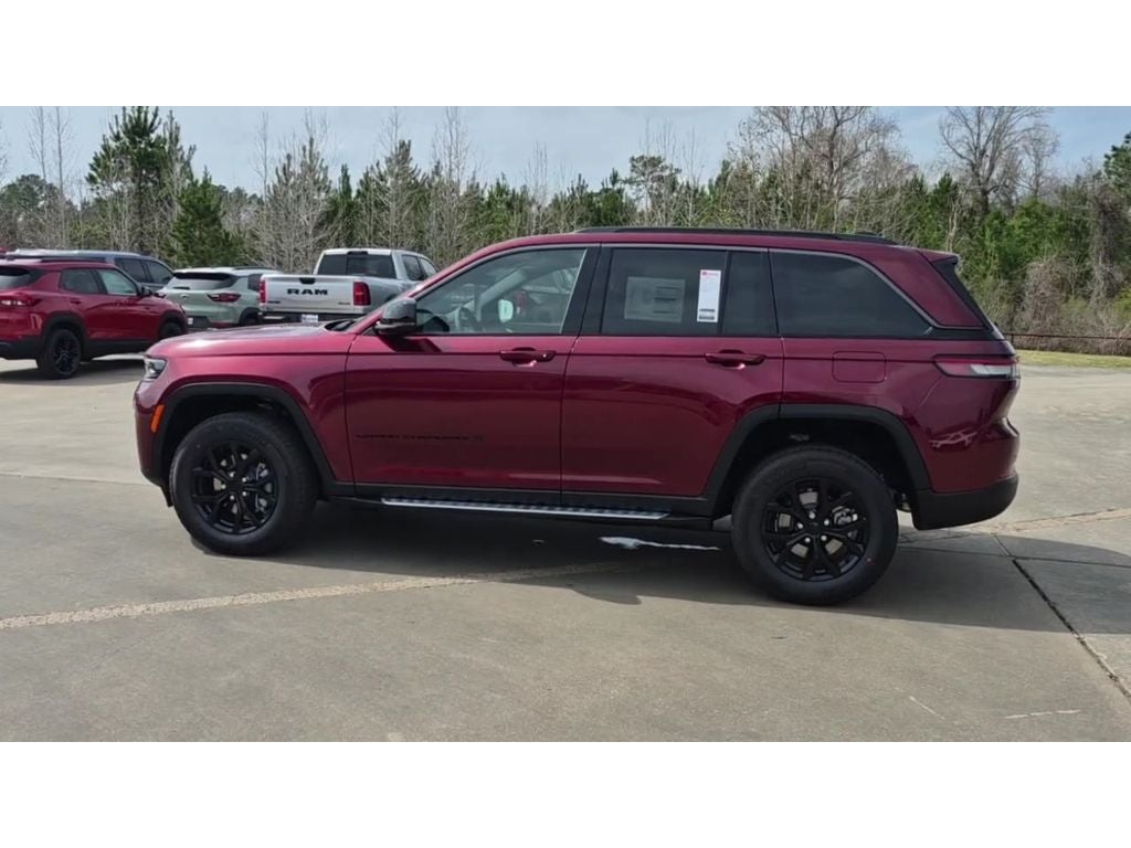 2026 Jeep Grand Cherokee Laredo Altitude