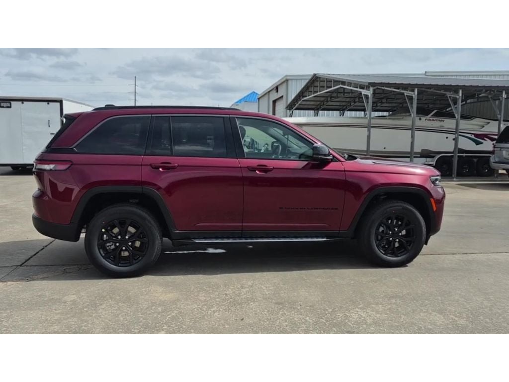 2026 Jeep Grand Cherokee Laredo Altitude