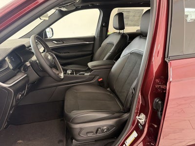2026 Jeep Grand Cherokee Laredo Altitude