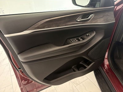 2026 Jeep Grand Cherokee Laredo Altitude