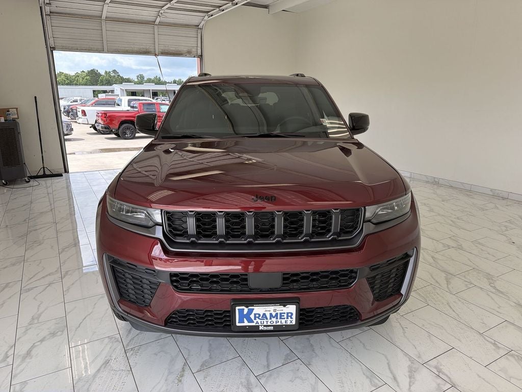 2026 Jeep Grand Cherokee Laredo Altitude