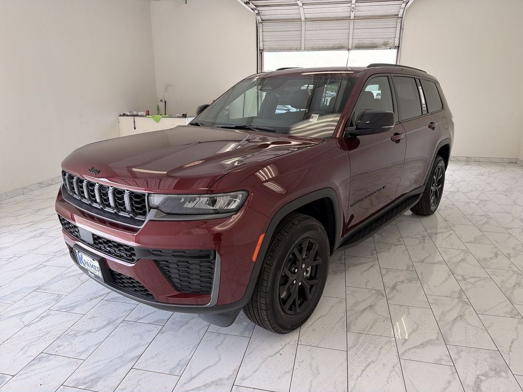 2026 Jeep Grand Cherokee Laredo Altitude
