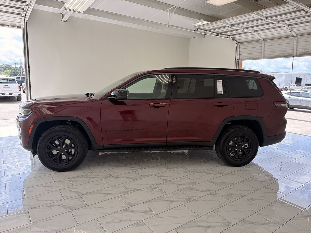 2026 Jeep Grand Cherokee Laredo Altitude