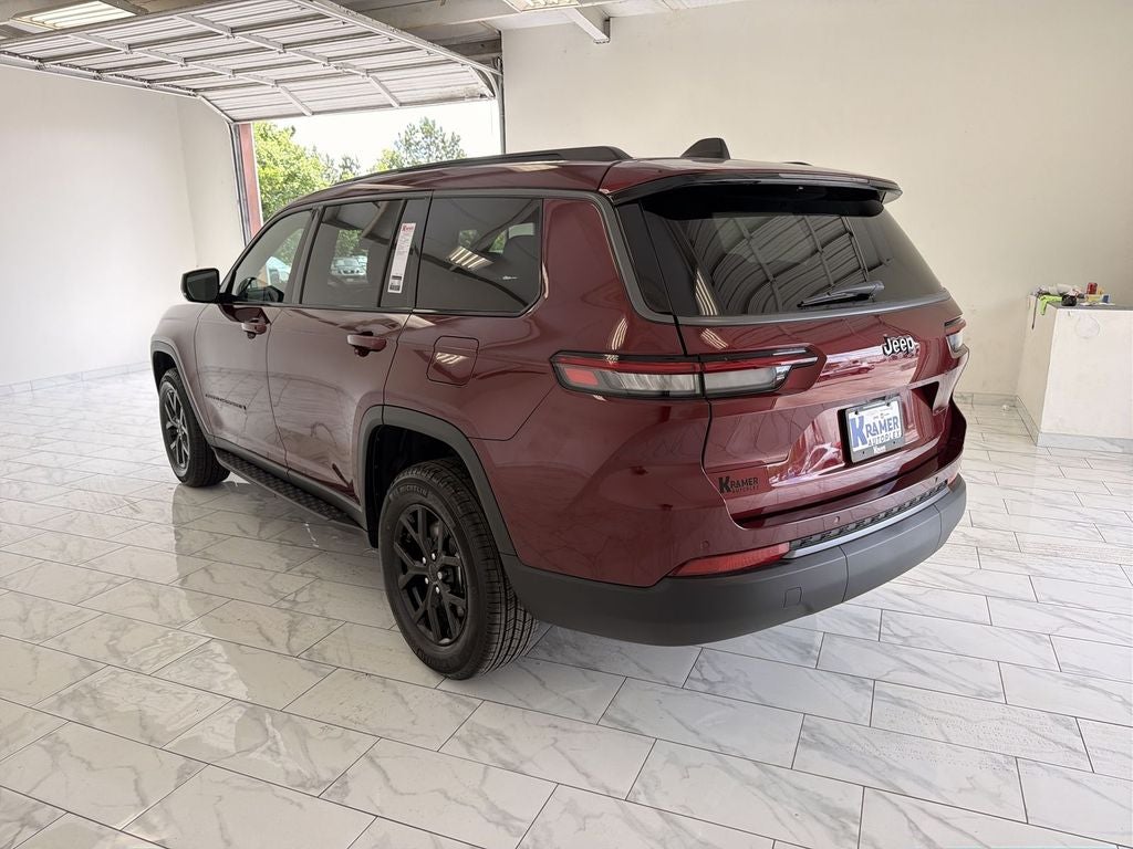 2026 Jeep Grand Cherokee Laredo Altitude