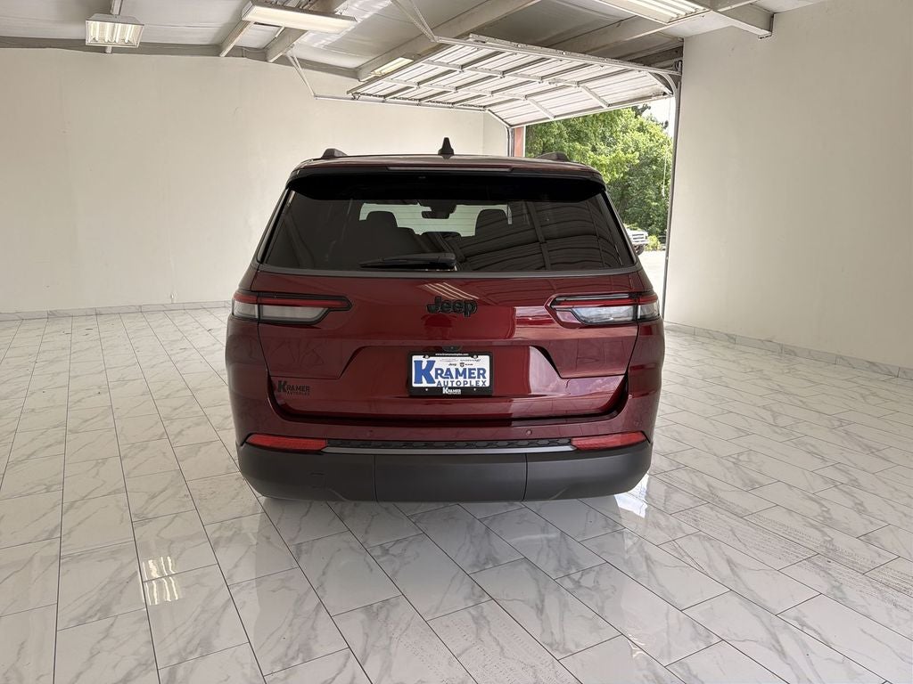 2026 Jeep Grand Cherokee Laredo Altitude