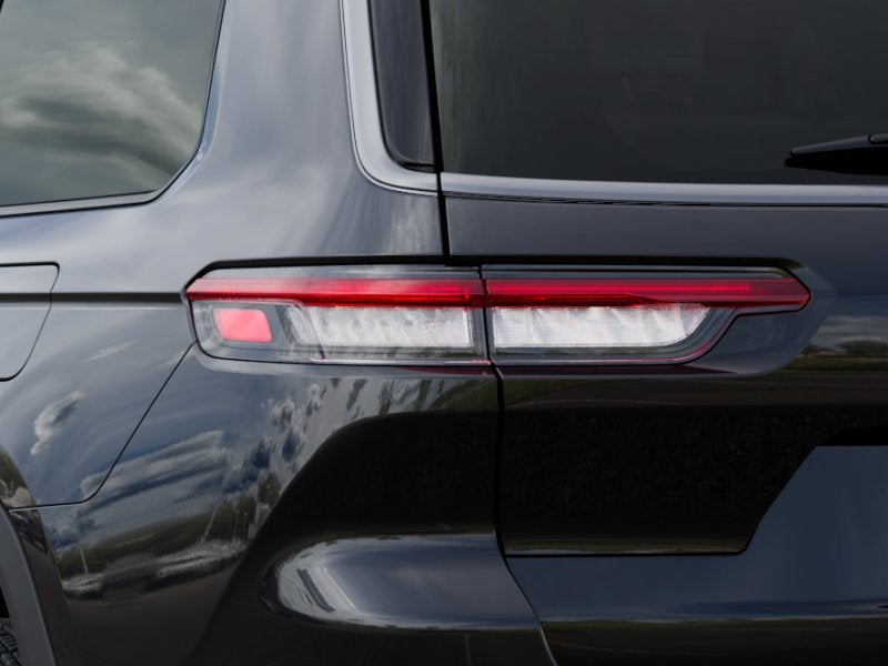 2027 Jeep Grand Cherokee Laredo Altitude