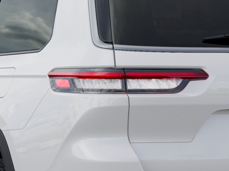 2027 Jeep Grand Cherokee Laredo Altitude