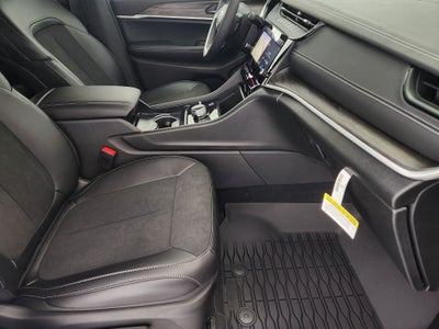 2027 Jeep Grand Cherokee Laredo Altitude