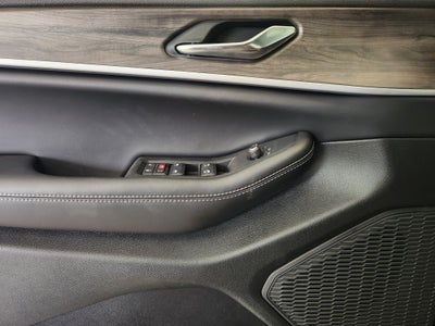 2027 Jeep Grand Cherokee Laredo Altitude