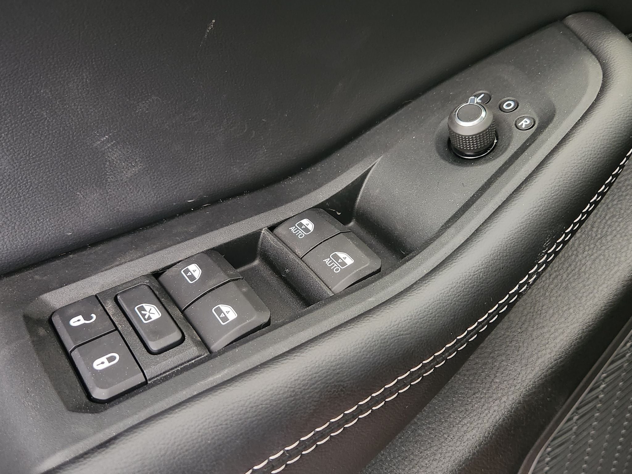 2027 Jeep Grand Cherokee Laredo Altitude