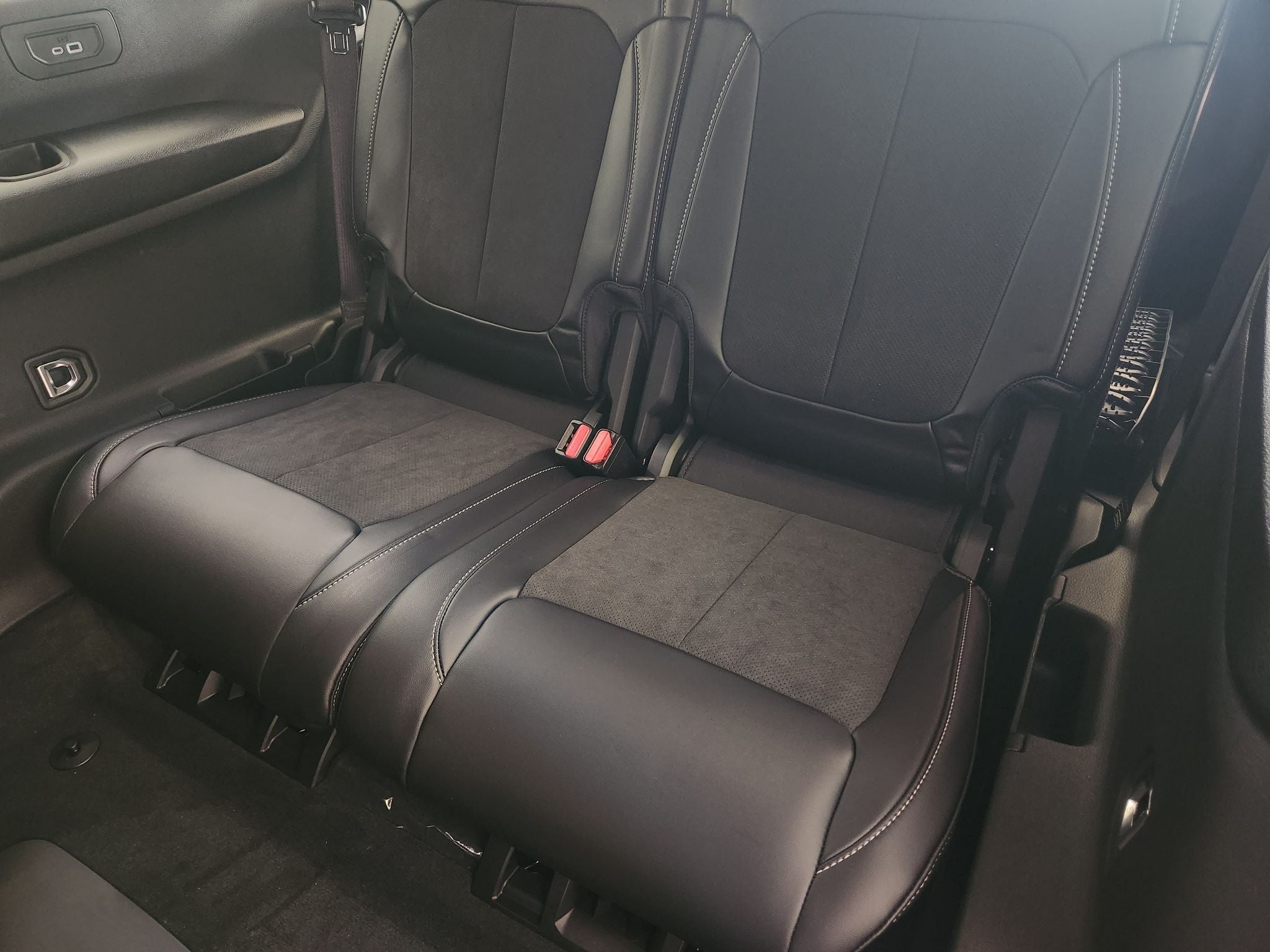 2027 Jeep Grand Cherokee Laredo Altitude