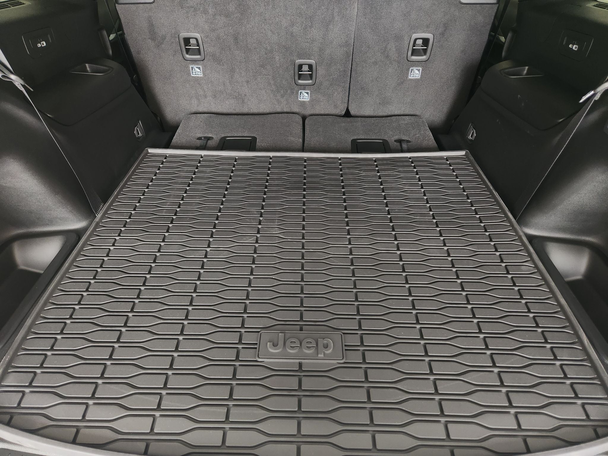 2027 Jeep Grand Cherokee Laredo Altitude