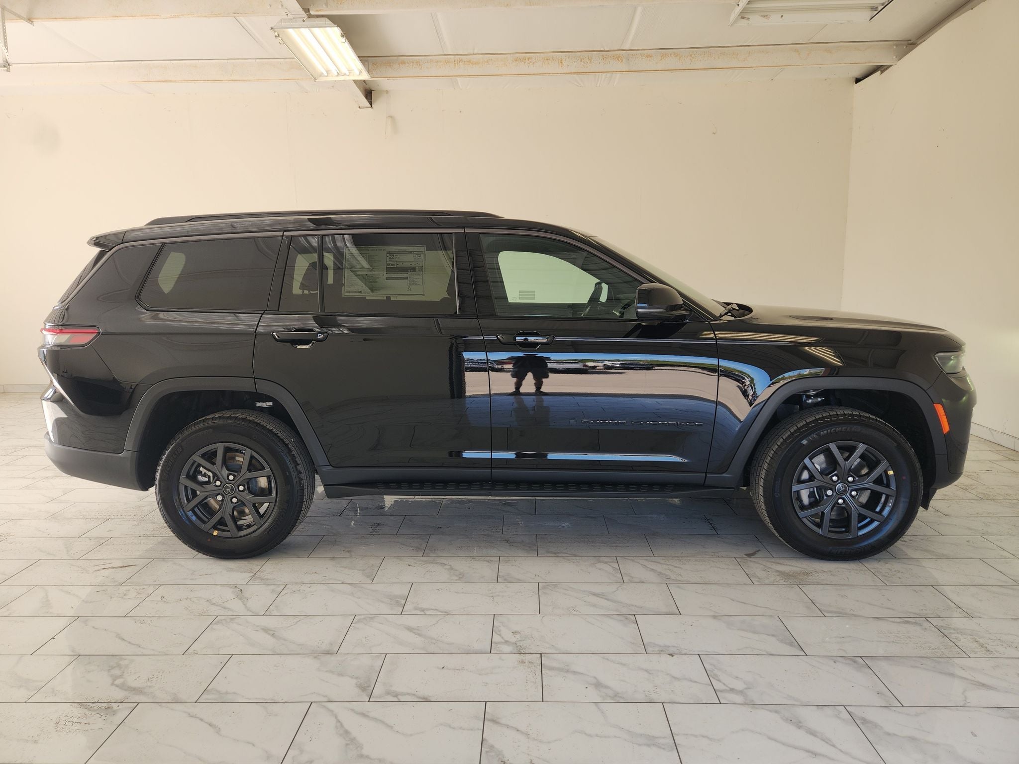 2027 Jeep Grand Cherokee Laredo Altitude