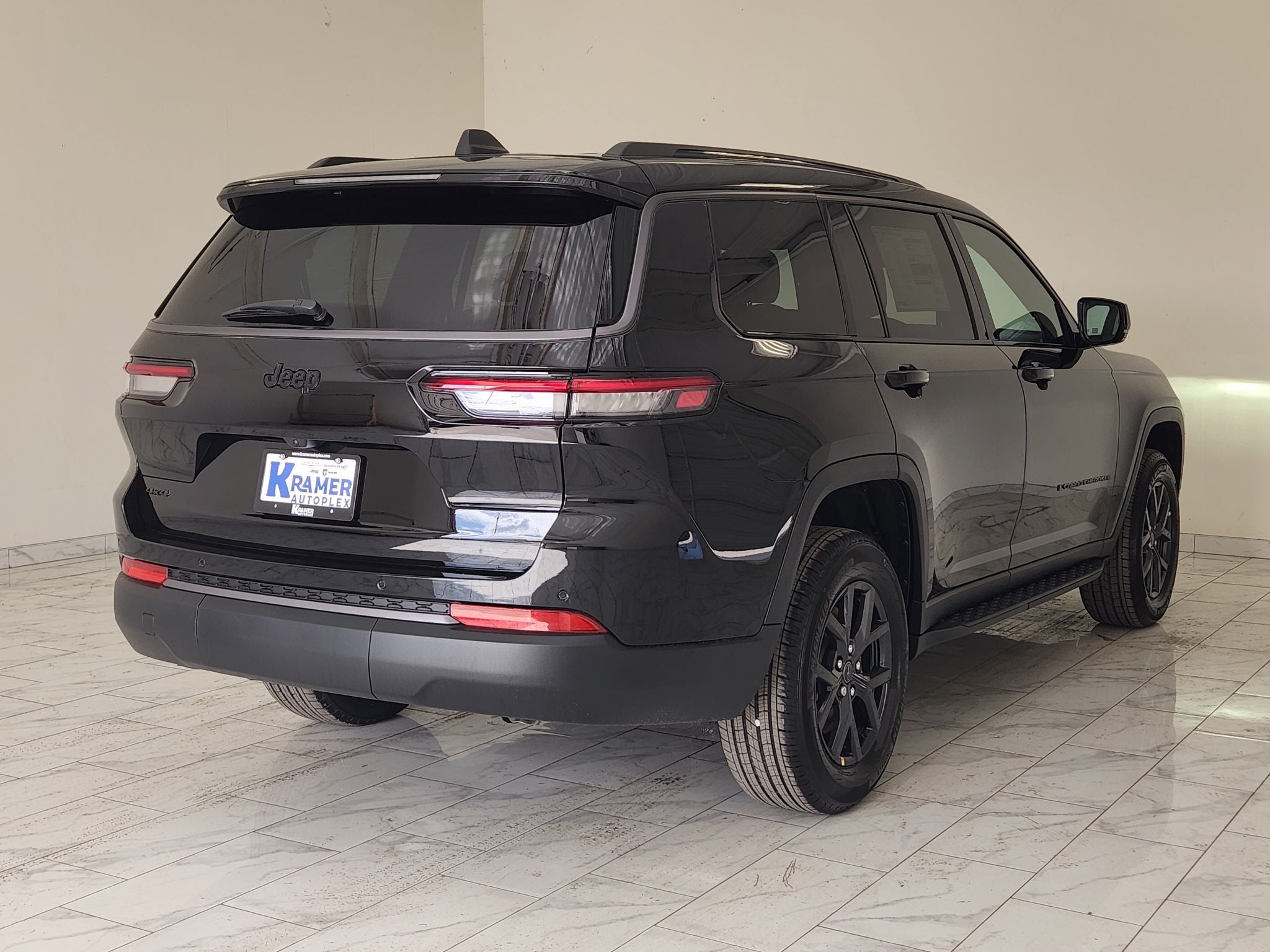 2027 Jeep Grand Cherokee Laredo Altitude