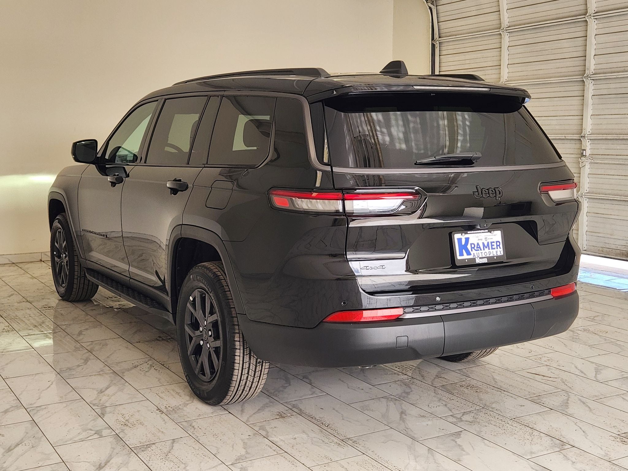 2027 Jeep Grand Cherokee Laredo Altitude