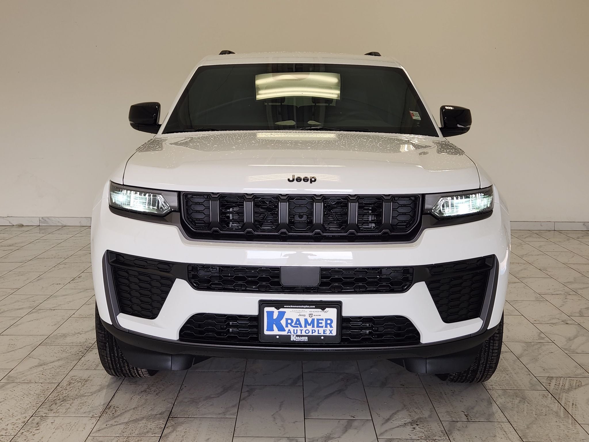 2027 Jeep Grand Cherokee Laredo Altitude