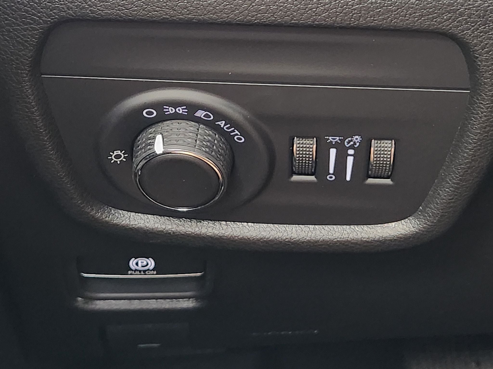 2027 Jeep Grand Cherokee Laredo Altitude