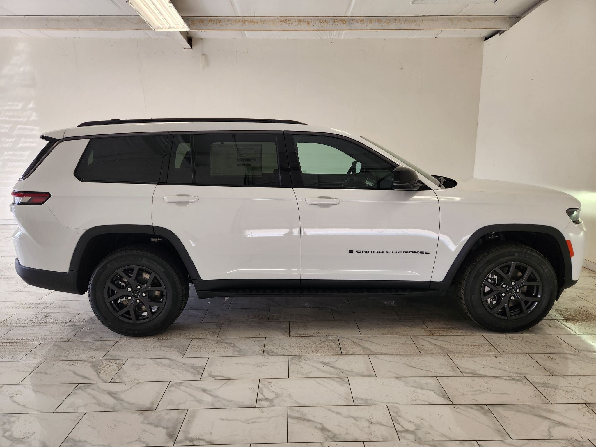 2027 Jeep Grand Cherokee Laredo Altitude