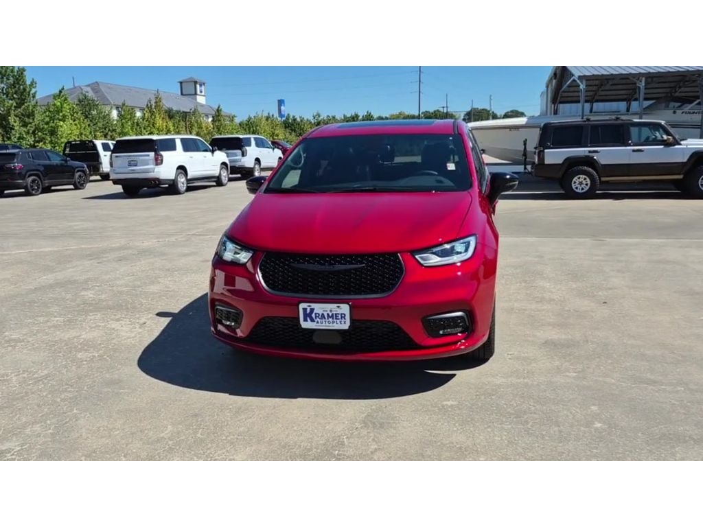 2026 Chrysler Pacifica Select