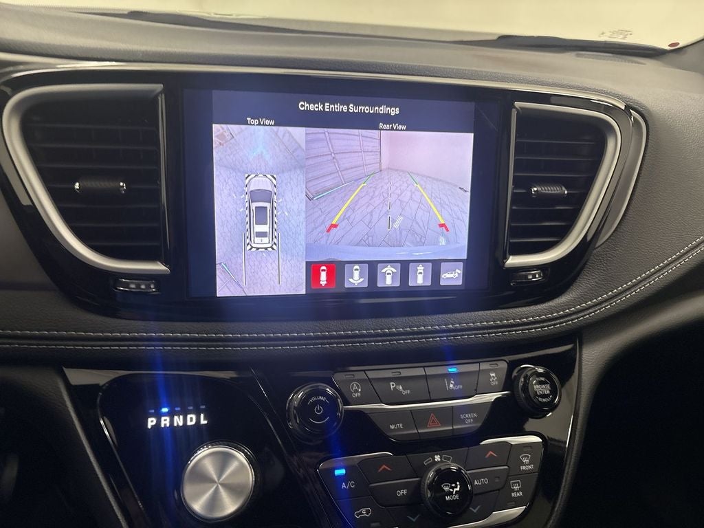 2027 Chrysler Pacifica Select