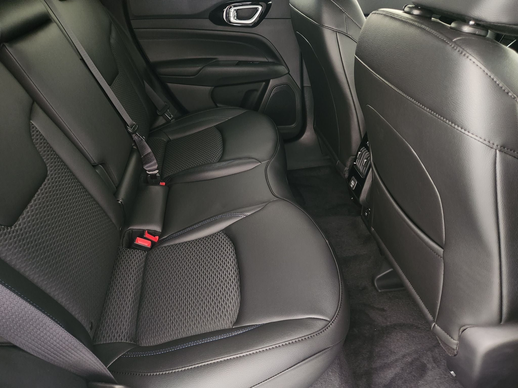 2027 Jeep Compass Latitude Altitude