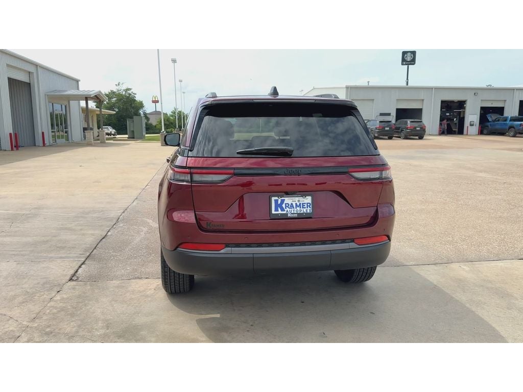 2026 Jeep Grand Cherokee GRAND CHEROKEE LAREDO ALTITUDE 4X2