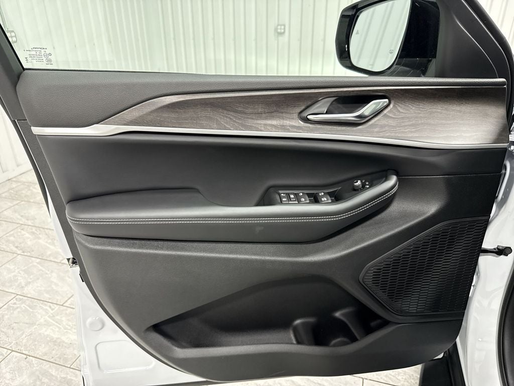 2026 Jeep Grand Cherokee GRAND CHEROKEE LAREDO ALTITUDE 4X2