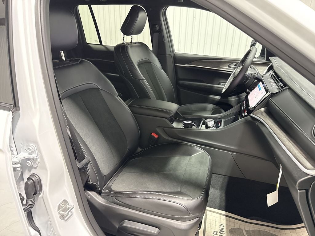 2026 Jeep Grand Cherokee GRAND CHEROKEE LAREDO ALTITUDE 4X2
