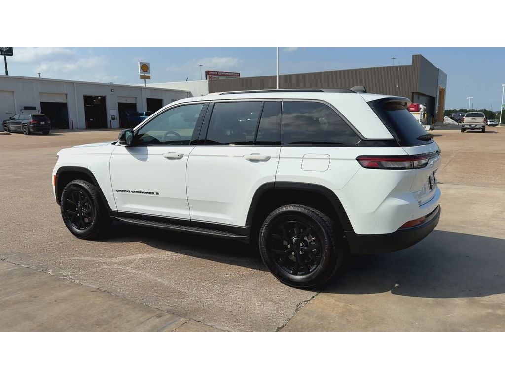 2026 Jeep Grand Cherokee GRAND CHEROKEE LAREDO ALTITUDE 4X2