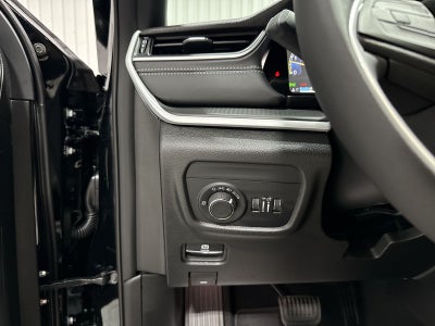 2027 Jeep Grand Cherokee Laredo X