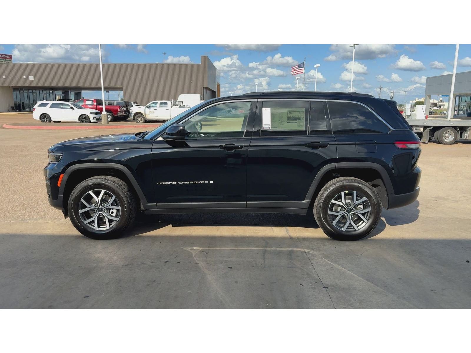 2027 Jeep Grand Cherokee Laredo X