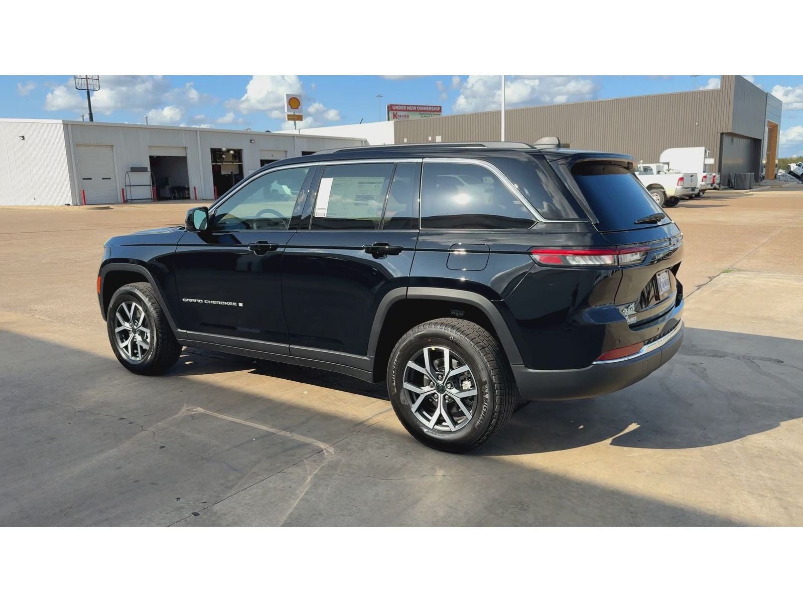 2027 Jeep Grand Cherokee Laredo X