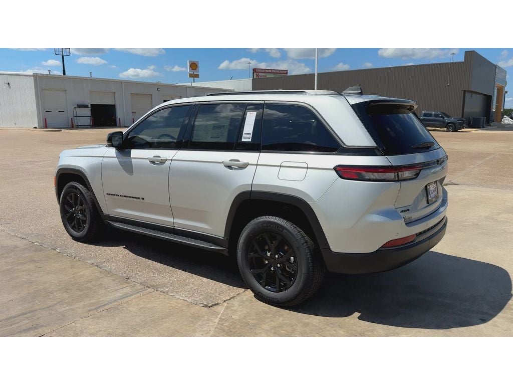 2026 Jeep Grand Cherokee GRAND CHEROKEE LAREDO ALTITUDE 4X4