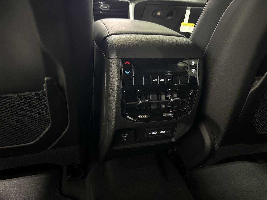 2026 Jeep Grand Cherokee GRAND CHEROKEE L LAREDO ALTITUDE 4X2