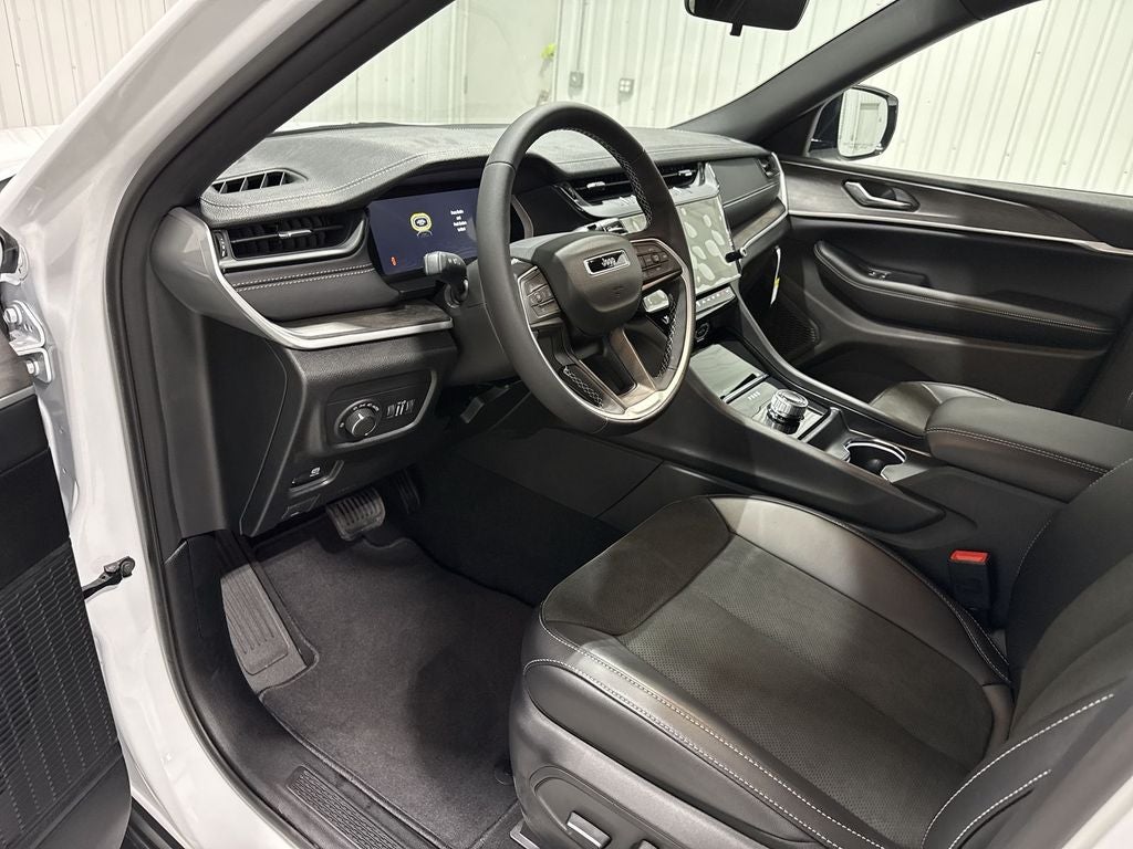 2026 Jeep Grand Cherokee GRAND CHEROKEE L LAREDO ALTITUDE 4X2