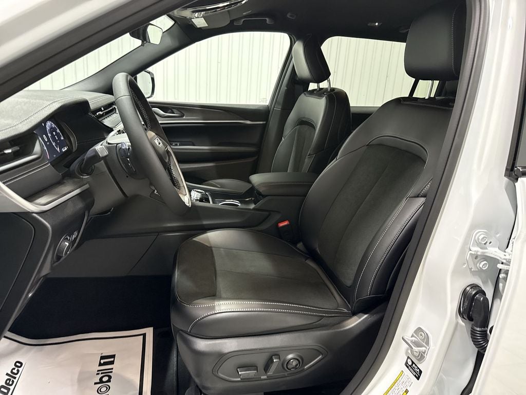 2026 Jeep Grand Cherokee GRAND CHEROKEE L LAREDO ALTITUDE 4X2